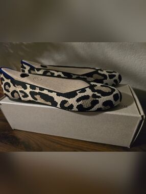 Rothy’s Desert Cat Round Toe Flats - Size 11 - New in Box Rare Print